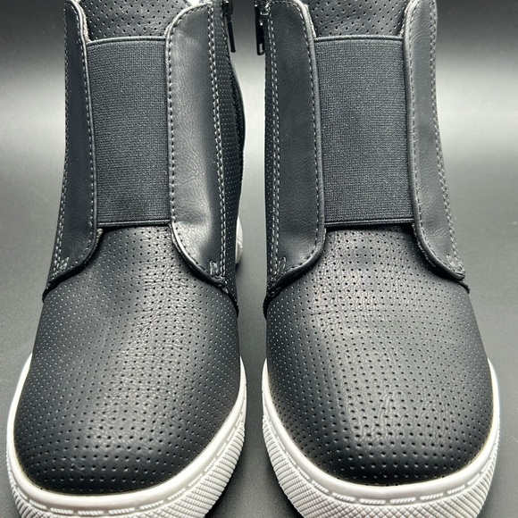 Athletic Black Sneakers EUC Size 8 1/2 - Picture 3 of 10